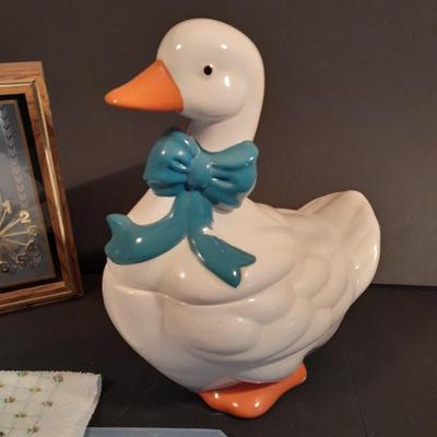 Goose Decorations Kitchen Towels, Cookie jar, Wall clock and placemats