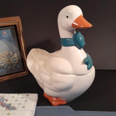 Goose Decorations Kitchen Towels, Cookie jar, Wall clock and placemats