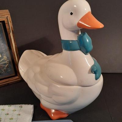 Goose Decorations Kitchen Towels, Cookie jar, Wall clock and placemats