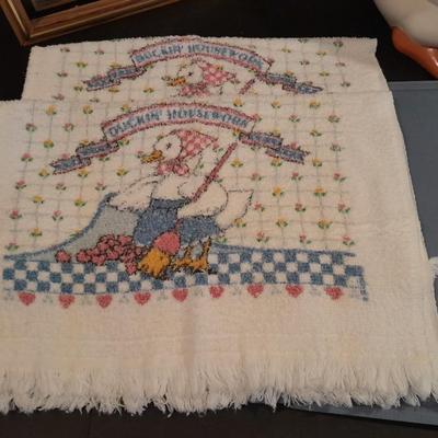 Goose Decorations Kitchen Towels, Cookie jar, Wall clock and placemats