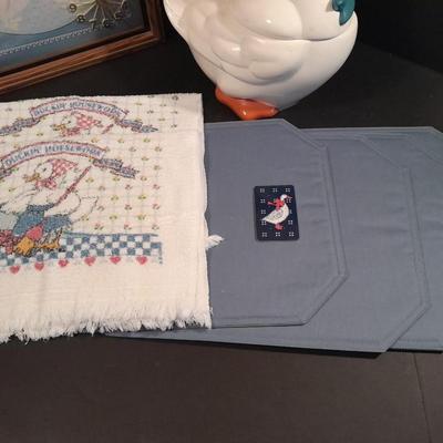 Goose Decorations Kitchen Towels, Cookie jar, Wall clock and placemats