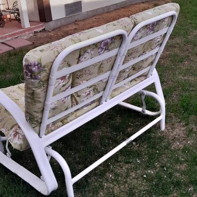 Sunbeam Patio Gliding bench with cushions
