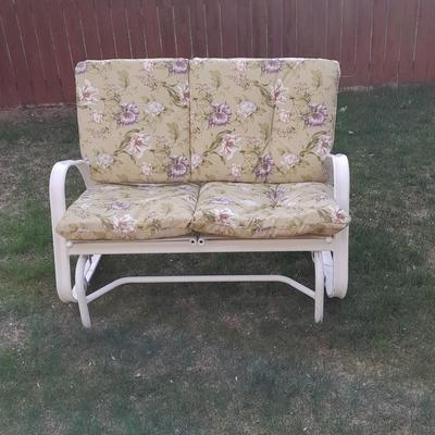 Sunbeam Patio Gliding bench with cushions
