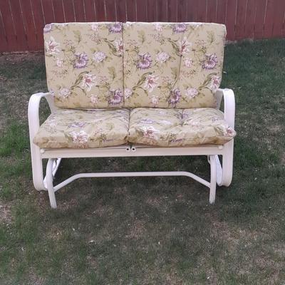 Sunbeam Patio Gliding bench with cushions