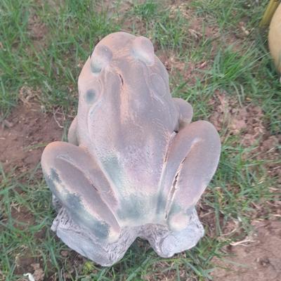 Ceramic frog planter and Resin yard frog on a stump