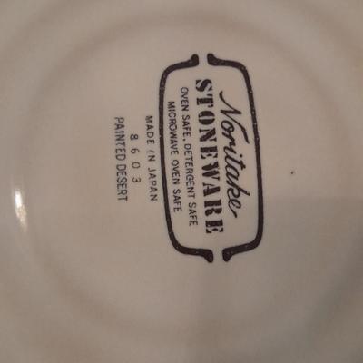 Noritake stoneware Painted Desert Casserole / baking dishes and six American heritage stoneware bowls