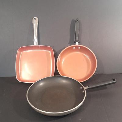 Three kitchen skillets Faberware, Copper Chef and unmarked