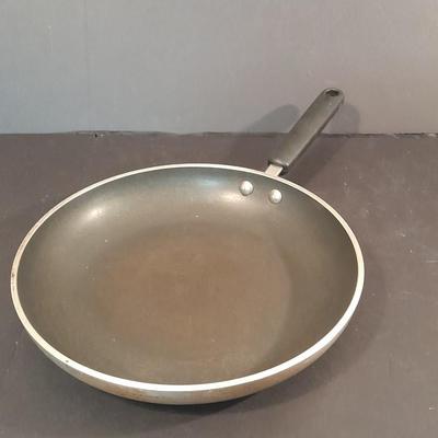 Three kitchen skillets Faberware, Copper Chef and unmarked
