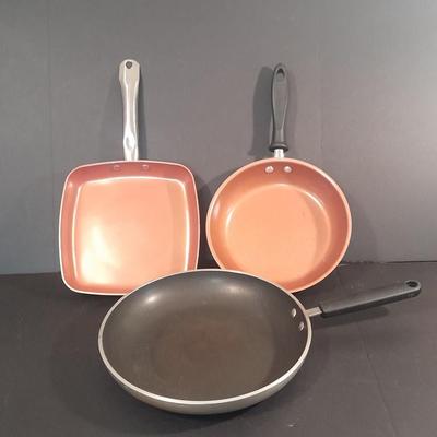 Three kitchen skillets Faberware, Copper Chef and unmarked