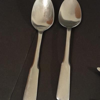 Oneida Deluxe, stainless flatware