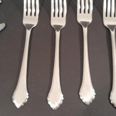 Oneida Deluxe, stainless flatware