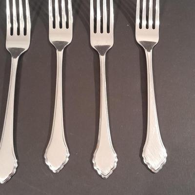 Oneida Deluxe, stainless flatware