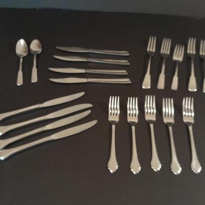 Oneida Deluxe, stainless flatware