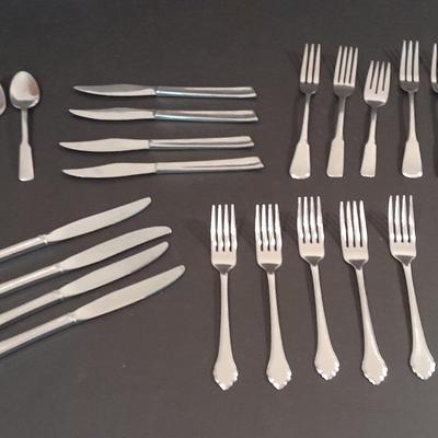 Oneida Deluxe, stainless flatware