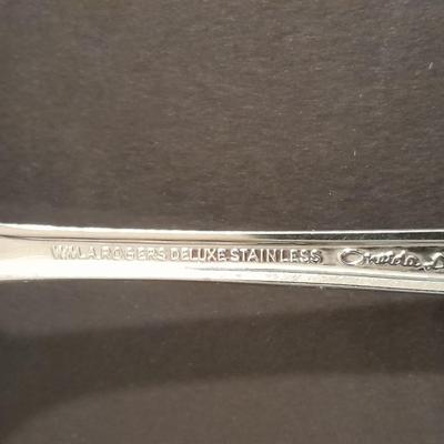 Oneida Deluxe, stainless flatware