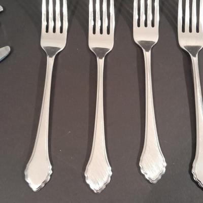 Oneida Deluxe, stainless flatware