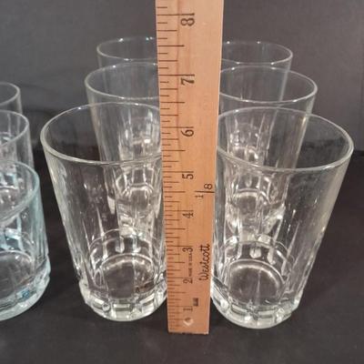12 Matching drinking glasses