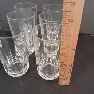 12 Matching drinking glasses