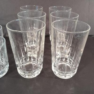 12 Matching drinking glasses
