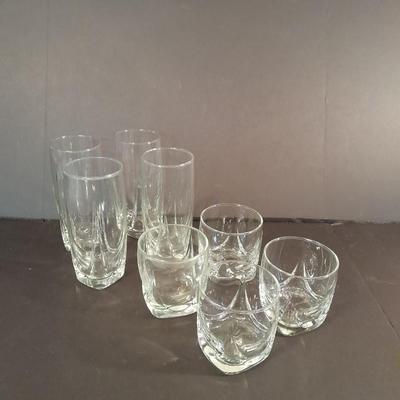 8 matching drinking glasses