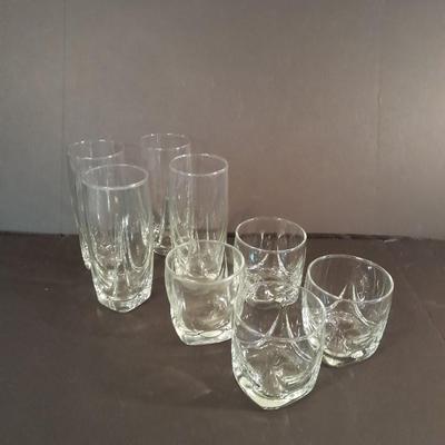 8 matching drinking glasses