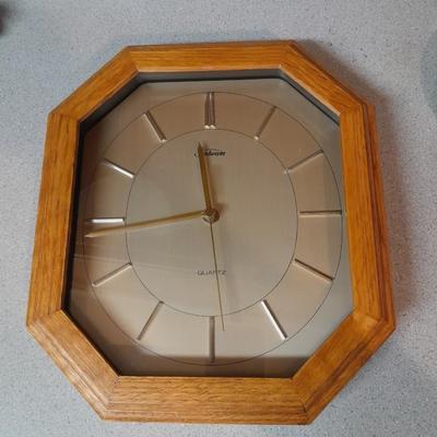 Sunbeam Quartz wall clock, paper towel holder, kitchen frogs and more
