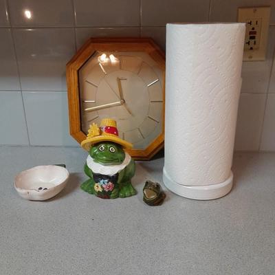 Sunbeam Quartz wall clock, paper towel holder, kitchen frogs and more