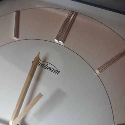 Sunbeam Quartz wall clock, paper towel holder, kitchen frogs and more