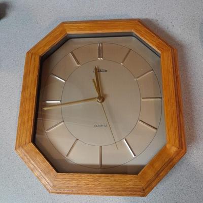 Sunbeam Quartz wall clock, paper towel holder, kitchen frogs and more