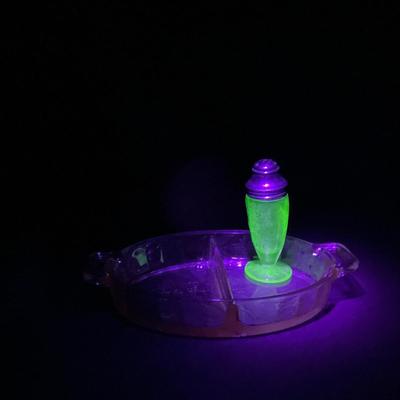 -161- URANIUM | Floral â€œPoinsettiaâ€ Jeanette Glass Co. | Divided Dish & Shaker