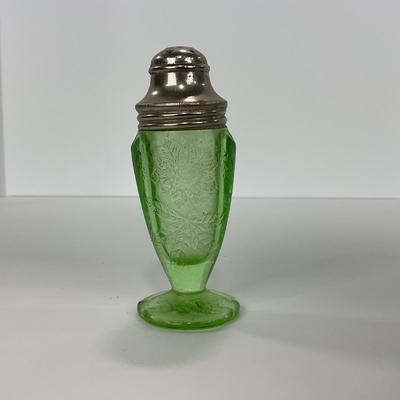 -161- URANIUM | Floral â€œPoinsettiaâ€ Jeanette Glass Co. | Divided Dish & Shaker
