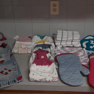 Kitchen Towels, hot pads, and a denim Sack organizer