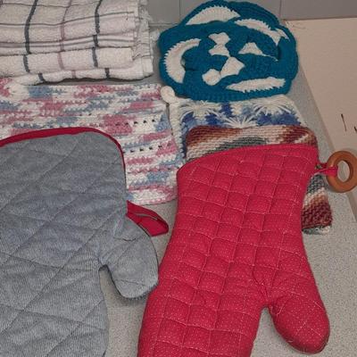 Kitchen Towels, hot pads, and a denim Sack organizer