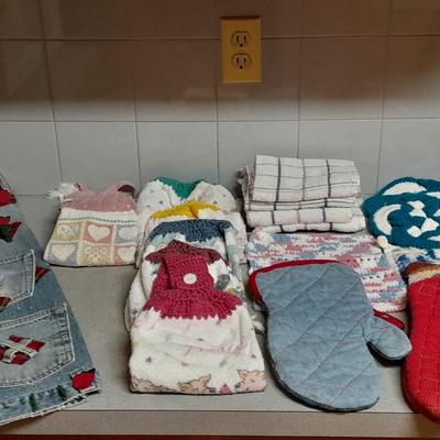 Kitchen Towels, hot pads, and a denim Sack organizer