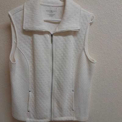 Women's sleeveless tops and a white vest L & XL Eddie Bauer, Karen Scott, Investments and more