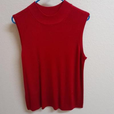 Women's sleeveless tops and a white vest L & XL Eddie Bauer, Karen Scott, Investments and more