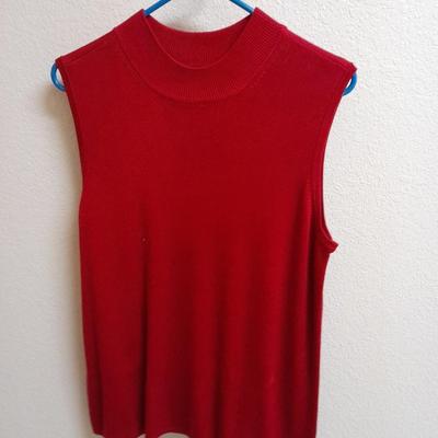 Women's sleeveless tops and a white vest L & XL Eddie Bauer, Karen Scott, Investments and more