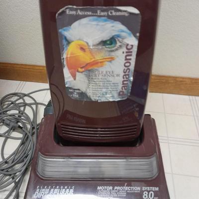Panasonic Vacuum cleaner with electronic / eagle eye dirt sensor MC-6855 and extra bags