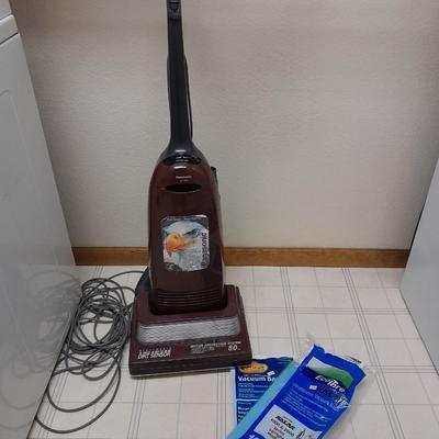 Panasonic Vacuum cleaner with electronic / eagle eye dirt sensor MC-6855 and extra bags