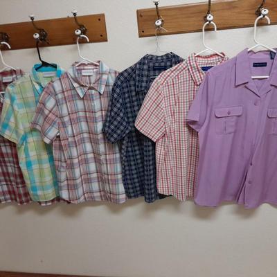 Women's L & XL tops short sleeve button up's All Karen Scott and Alfred Dunner