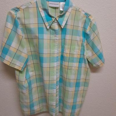 Women's L & XL tops short sleeve button up's All Karen Scott and Alfred Dunner