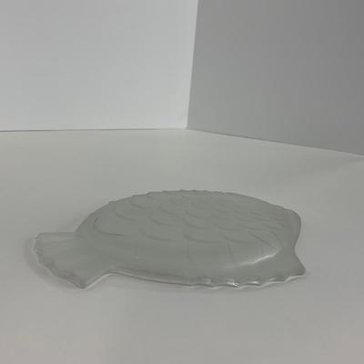 -179- GLASSWARE | Vintage Frosted Glass Fish Snack Appetizer Plates