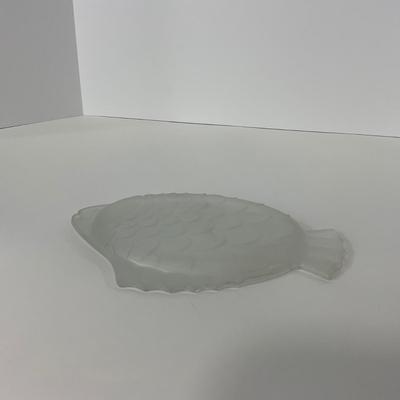 -179- GLASSWARE | Vintage Frosted Glass Fish Snack Appetizer Plates
