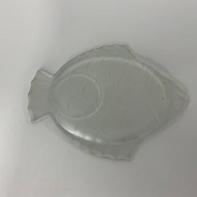-179- GLASSWARE | Vintage Frosted Glass Fish Snack Appetizer Plates