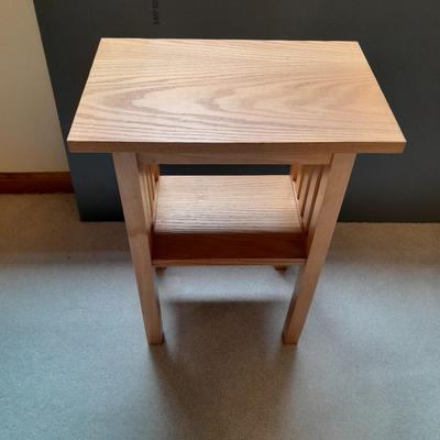 Nice little oak wood stand small table or plant stand