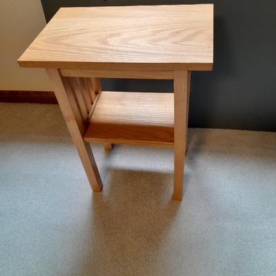 Nice little oak wood stand small table or plant stand