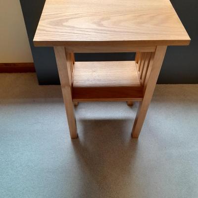 Nice little oak wood stand small table or plant stand