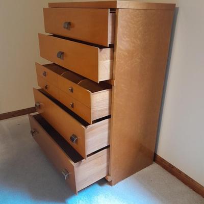 United Furniture Corp. Mid Century Modern chest of drawers / five drawer dresser