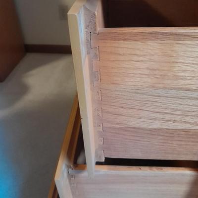 United Furniture Corp. Mid Century Modern chest of drawers / five drawer dresser