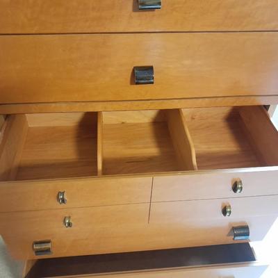 United Furniture Corp. Mid Century Modern chest of drawers / five drawer dresser